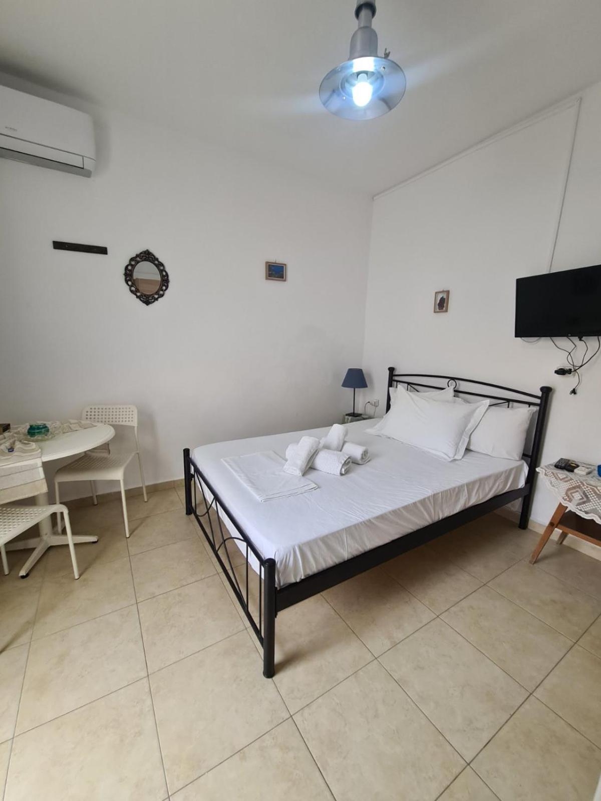 Aithra -Cosy Studio In Centre Of Poros Poros Town Bagian luar foto