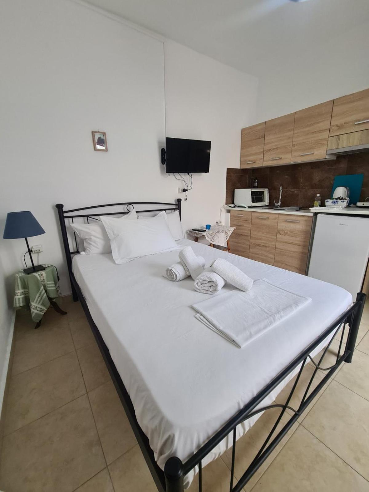Aithra -Cosy Studio In Centre Of Poros Poros Town Bagian luar foto