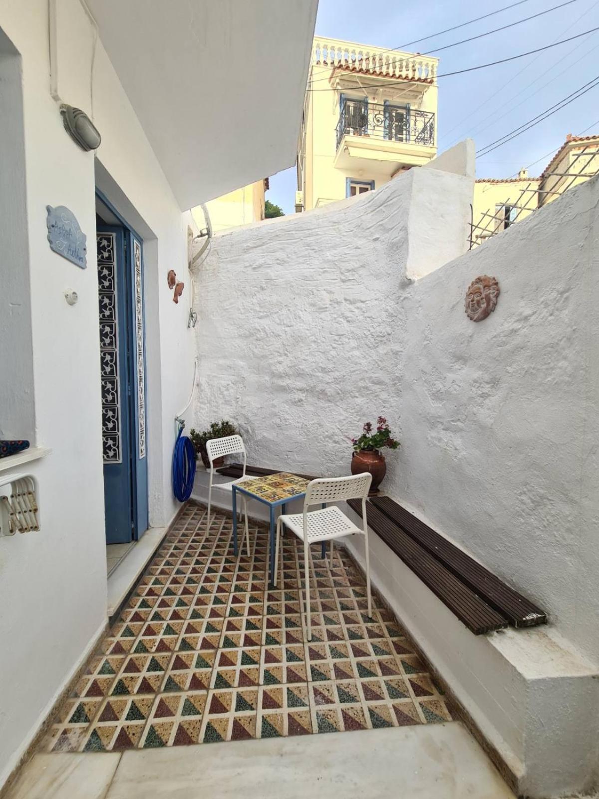 Aithra -Cosy Studio In Centre Of Poros Poros Town Bagian luar foto